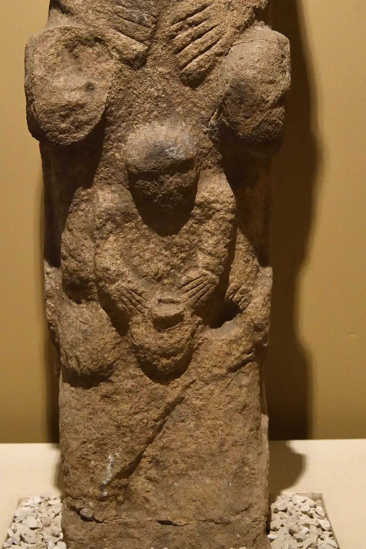 A carved stone totem pole from Göbekli Tepe in the Şanlıurfa Archaeology Museum, seen on Göbekli Tepe tours